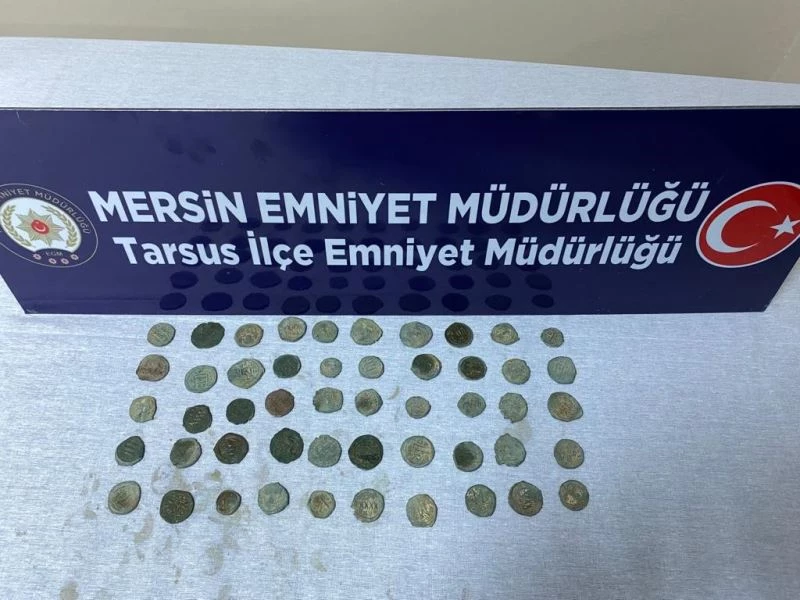 Mersin’de tarihi eser niteliği taşıyan 50 sikke ele geçirildi
