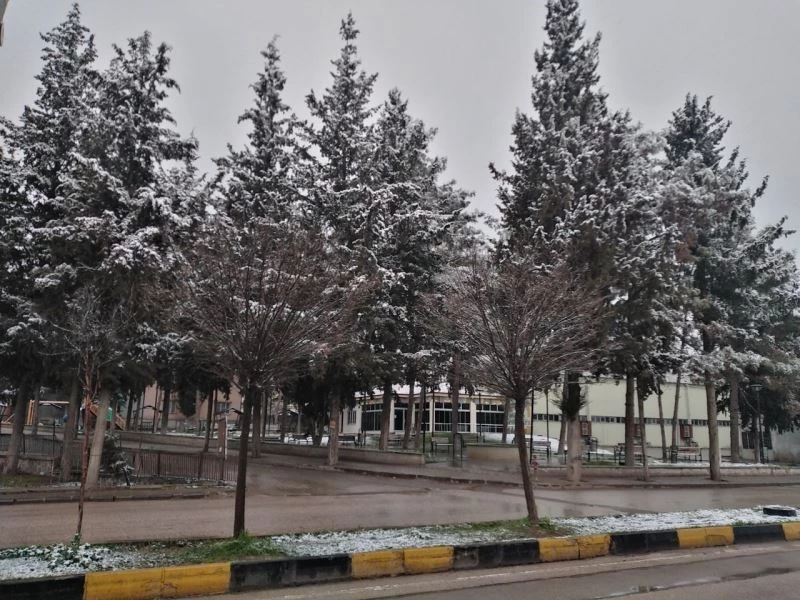 Yavuzeli’nde kar yağışının ardından buzlanma meydana geldi
