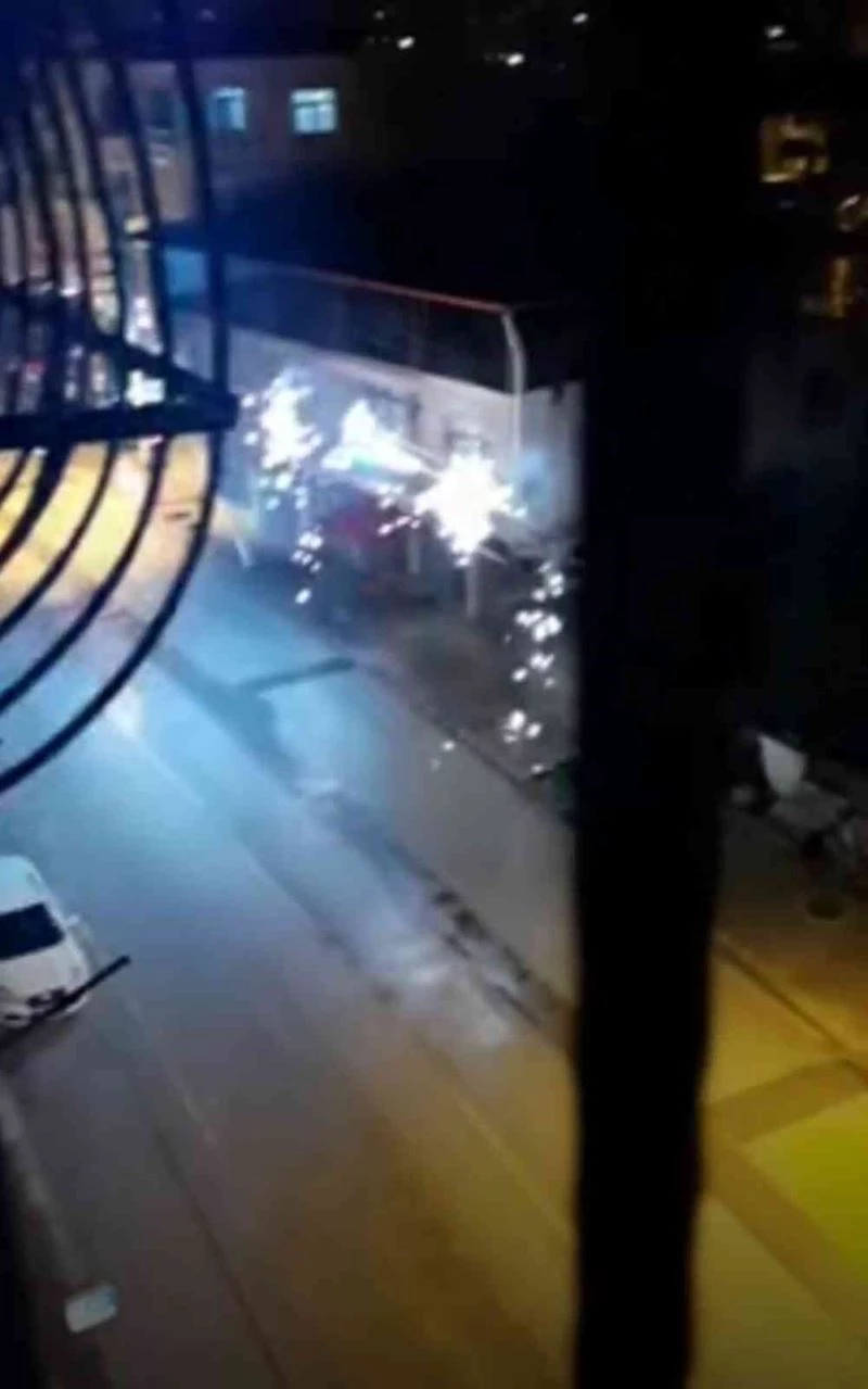 Elektrik tellerinden çıkan kıvılcımlar korkuttu
