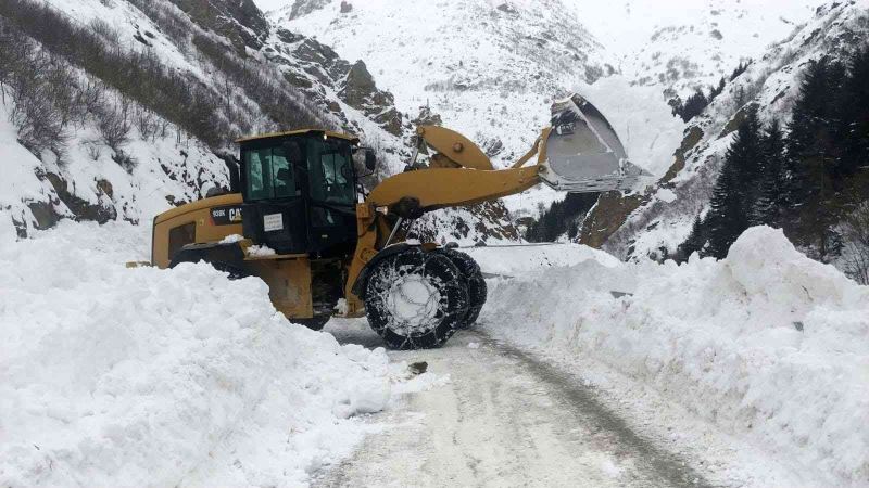Bayburt - Araklı yolu kardan ulaşıma kapandı
