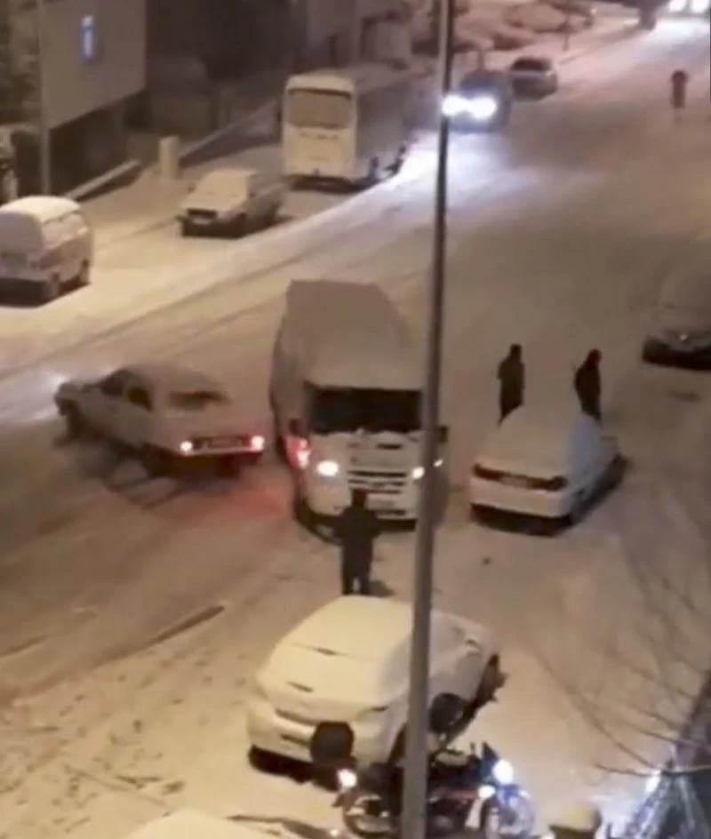 Yollar çarpışan araba pistine döndü, kazalar peş peşe geldi
