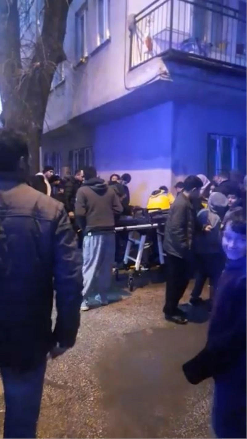 Hafif ticari aracın çarptığı motokurye yaralandı
