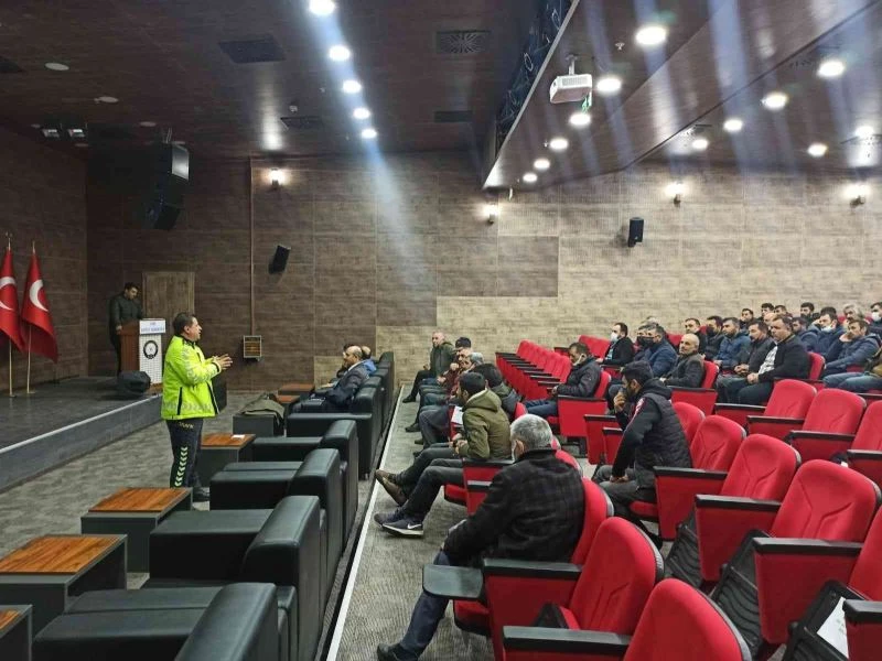 Kars’ta sürücülere öfke kontrolü anlatıldı
