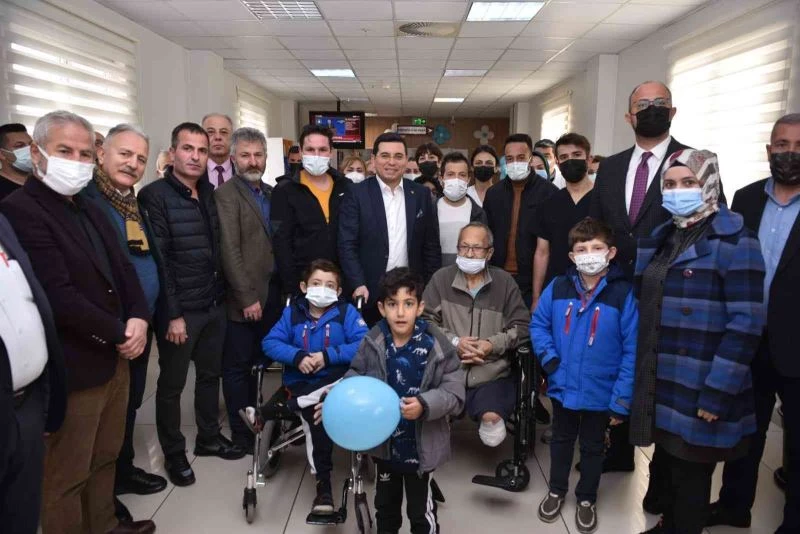 Kepez Belediyesi’nden Hemodiyaliz Merkezi’ne kütüphane
