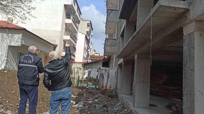 Karı-koca uyurken eve hırsız girdi
