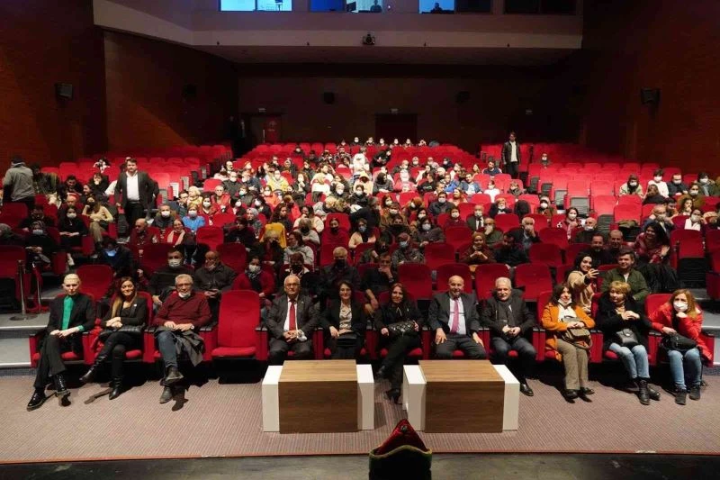 Korkudan Korkmak adlı tek kişilik gösteride salon dolmadı
