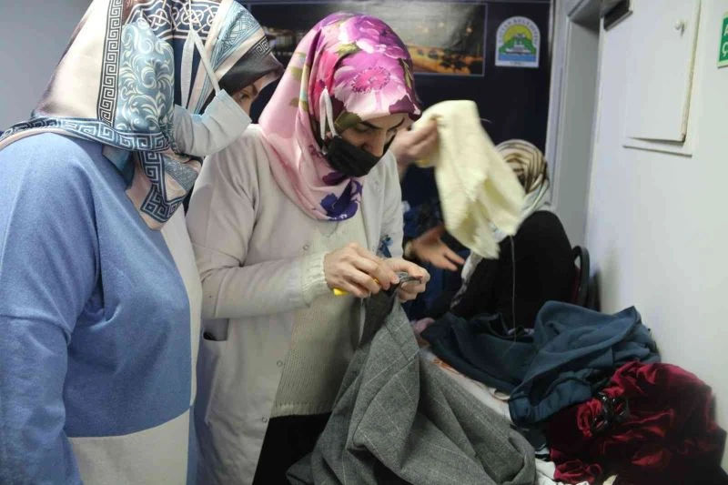 Kadınlar kendi kıyafetlerini tasarlıyor
