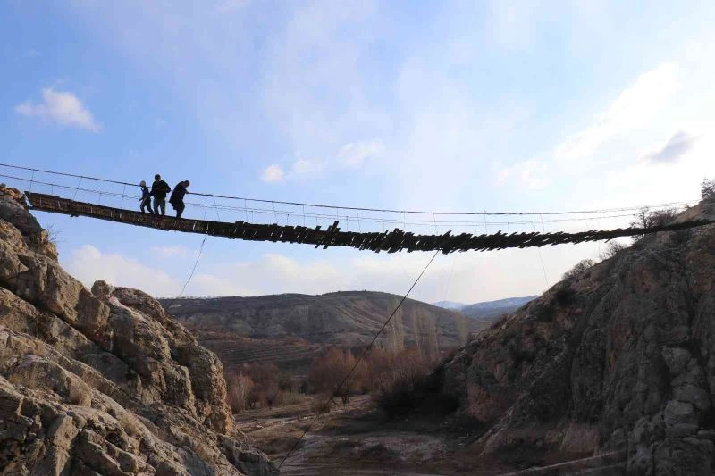 Bu köprüden geçmek yürek ister
