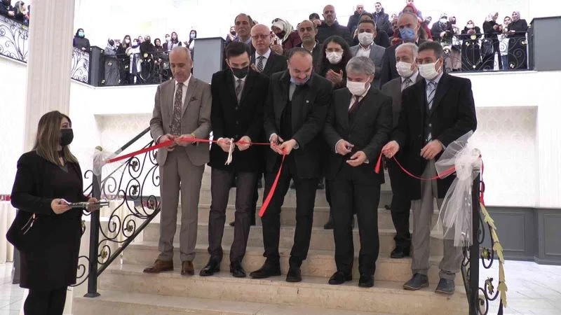 Atık malzemeleri sanata dönüştürüyorlar
