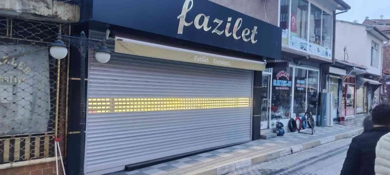 Pompalı tüfekle kuyumcuyu basan kar maskeli hırsızlar 2 kilo altın çaldı
