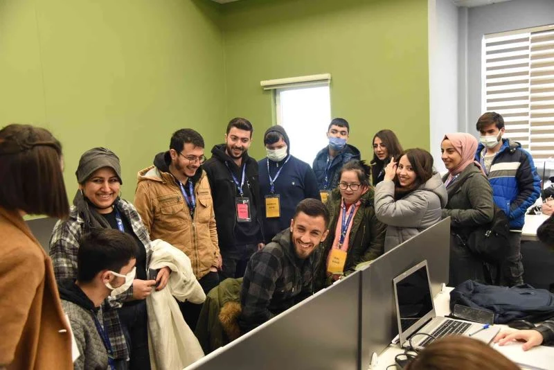 Özel çocukların üniversite hayali gerçekleştiriyor
