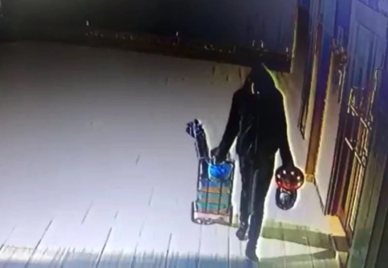 Pazardan alışveriş yapar gibi apartman soydu
