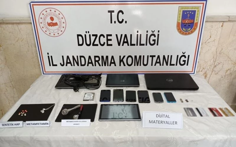 Dolandırıcılık iddiasıyla yakalandı evinden çıkmayan kalmadı
