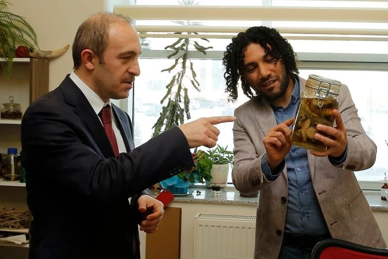 Vali Epcim, bilim literatürüne Bayburt ismini yazdıran Dr. Sefalı’yı ziyaret etti
