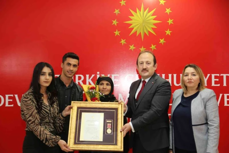 Şırnak’ta şehit ailelerine devlet övünç madalyası takdim edildi

