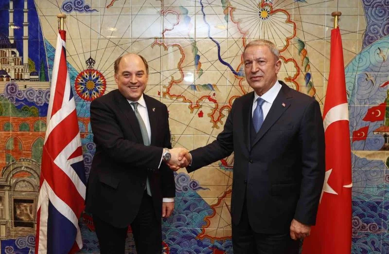 Bakan Akar, İngiltere Savunma Bakanı Wallace ile görüştü
