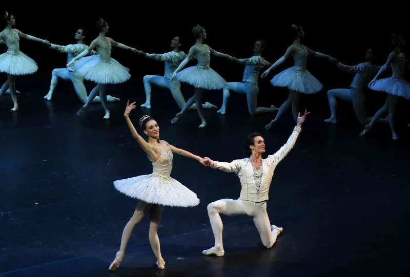 Rus baş balerin Olga Smirnova, Bolşoy Balesi’nden ayrıldı
