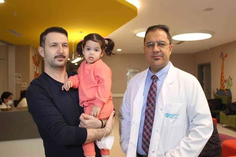 Mıknatıslı oyuncak yutan 2,5 yaşındaki Cemre ölümden döndü
