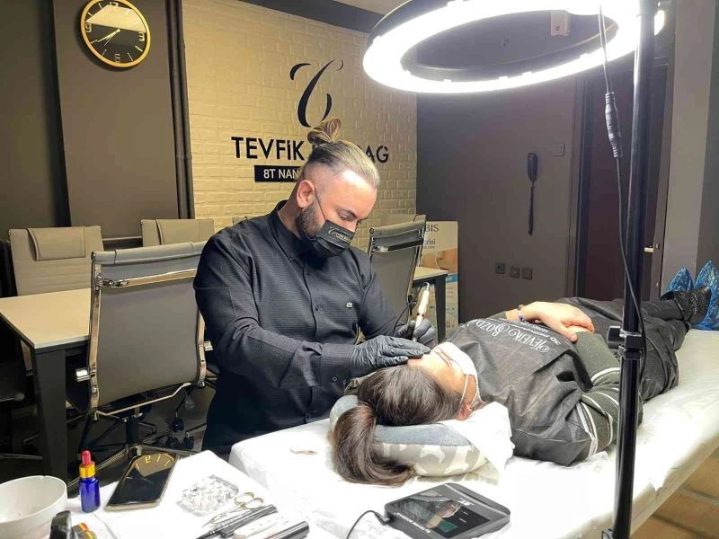 Ünlü estetisyen Bozdağ, 8T Nanopigmentasyon kalıcı kaş tekniği ile tüm dikkatleri üzerine çekiyor
