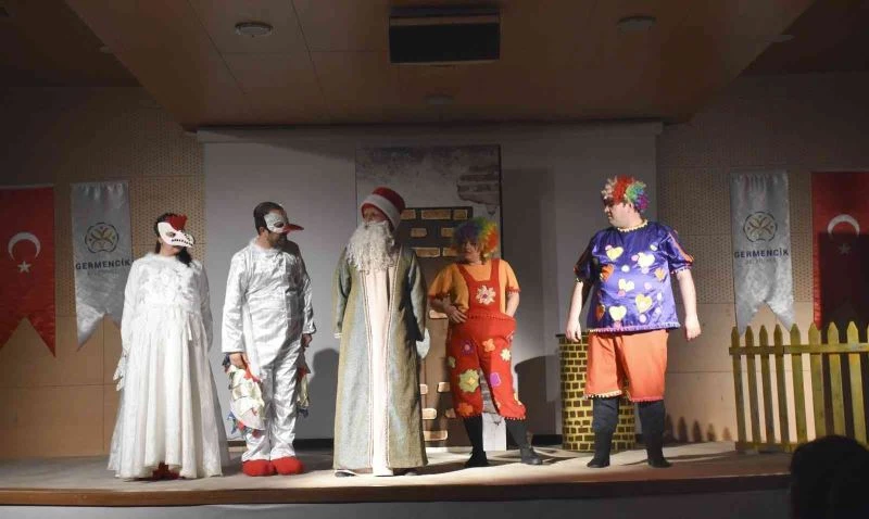 Büyükşehir Belediyesi Şehir Tiyatrosu Germencikli çocuklarla buluştu
