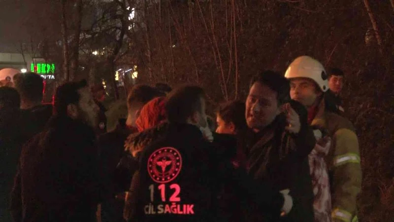 D100 Karayolunda feci kaza: Araç bariyerlere girdi, sürücü camdan fırlayarak havada takla attı
