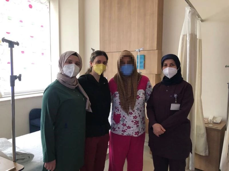 Şiddetli karın ağrısı ile hastaneye gitti, karnından 3 kiloluk kist çıktı
