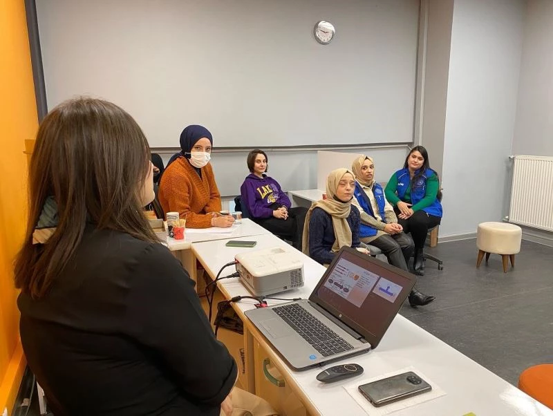 Gençlere iletişim becerileri eğitimi
