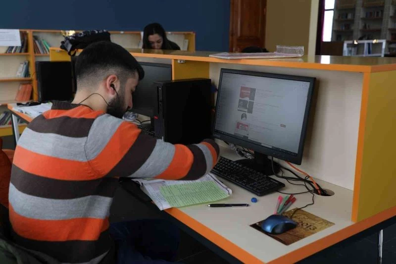 Aynalı Köşk Bilgi Evi öğrencilerin hizmetinde
