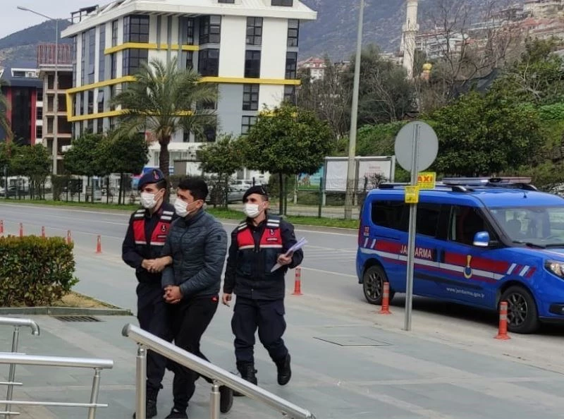 Sitedeki su sayacı ve elektrik sigortalarını çalan şahıs tutuklandı
