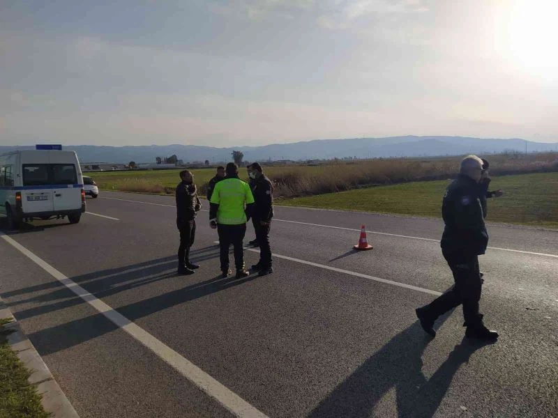 Eşiyle tartıştı, seyir halindeki arabadan atladı
