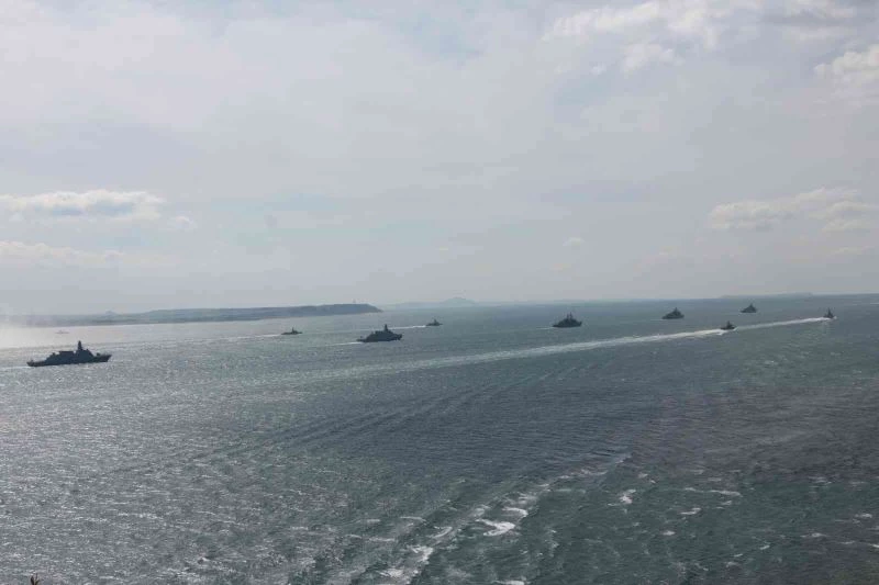 Deniz Kuvvetleri Donanması’ndan geçit töreni
