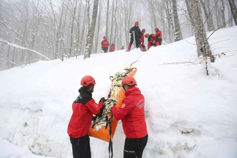 İtfaiye ekiplerinin zorlu arazideki kış tatbikatı gerçeği aratmadı
