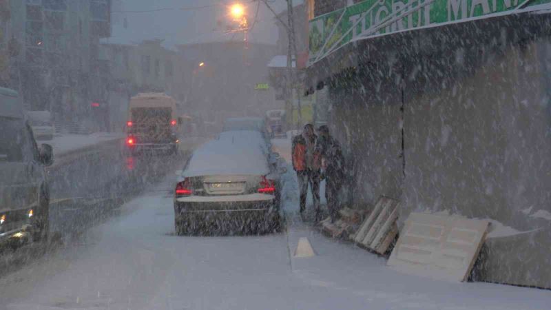 İstanbul Anadolu Yakası’nda kar yağışı başladı
