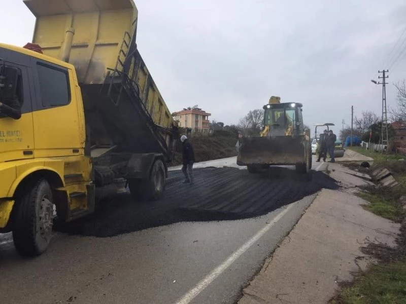 Sinop’ta heyelan nedeniyle çöken yol onarıldı
