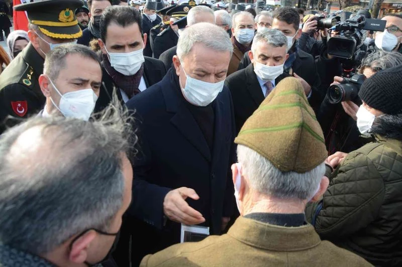 18 Mart Deniz Zaferi’nin 107 yılı törenleri çelenk sunumu ile başladı
