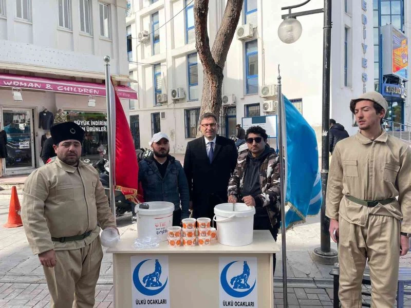 Kuşadası Ülkü Ocakları iki bin kase hoşaf dağıttı

