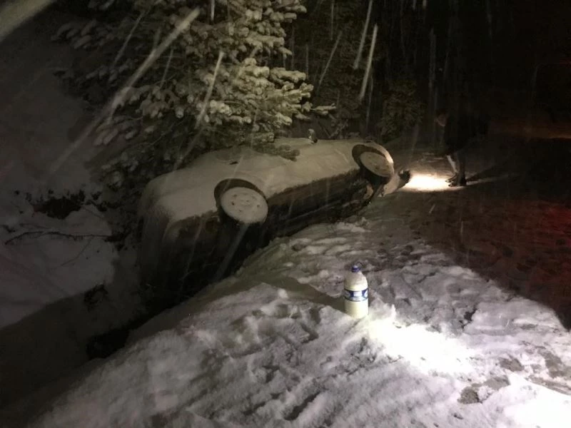 Kar yağışı kazaya neden oldu : İkisi çocuk 4 yaralı
