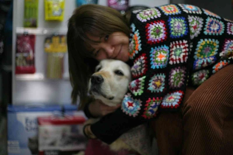 Köpek kıyafetleri soğuk havalarda yok satıyor
