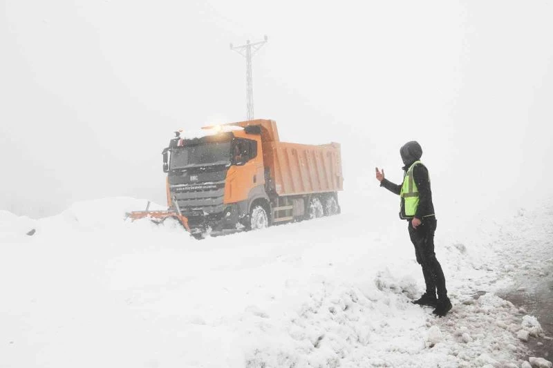 Samsun’da karla mücadele: 109 mahalleden 70’i açıldı
