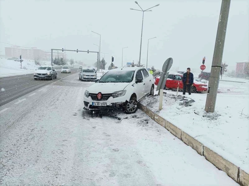Elazığ’da kar yağışından dolayı ekipler seferber oldu
