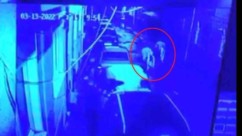 Bursa’da sineklik hırsızları kameralara yakalandı
