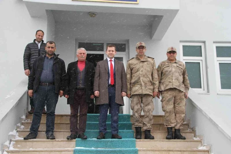 Kaymakam Demirer’den şehit ailesi ve askerlere ziyaret
