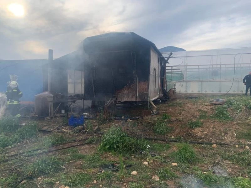 Seydikemer’de ahşap barakada çıkan yangında bir çocuk öldü
