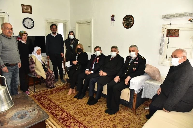 Vali Işık: “Şehit aileleri ve gaziler bizim baş tacımızdır”
