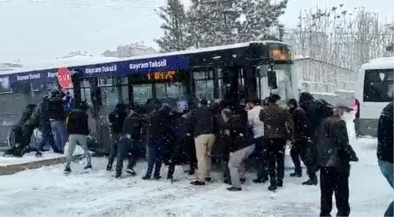 Kar nedeniyle yollar buz pistine döndü, araç sürücüleri zor anlar yaşadı
