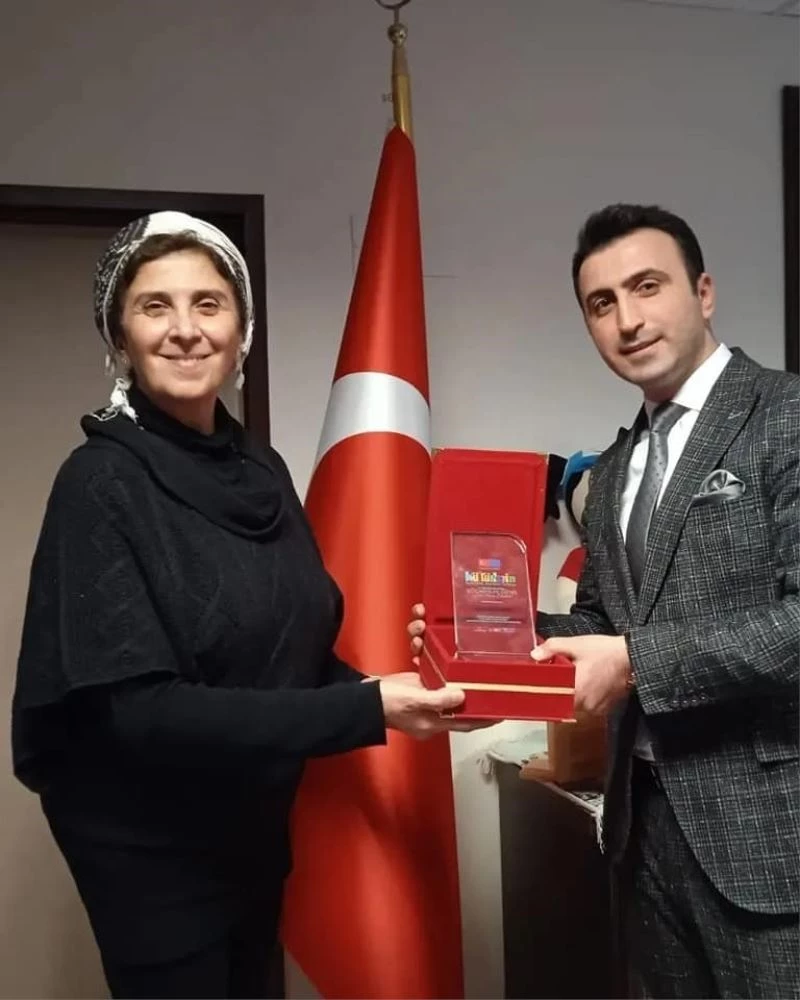 Keşkül-ü Fukara Gönüllüleri’ne plaket
