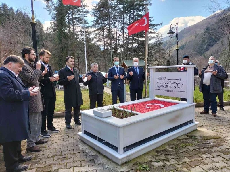 Şehit Jandarma Uzman Çavuş Arif Demirel kabrinde dualarla anıldı
