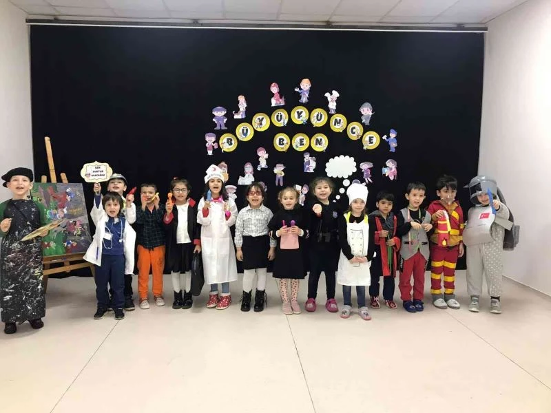 Minikler meslekleri tanıdı
