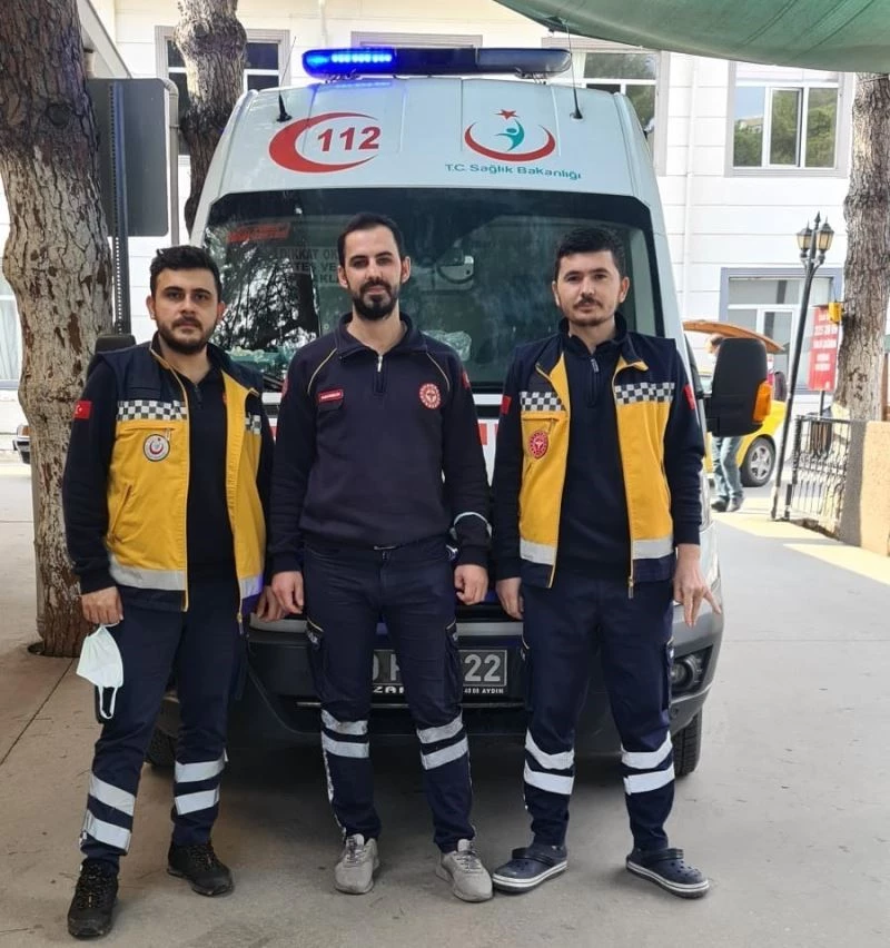 Ambulansları kaza yapan 112 ekipleri, vakaya koşarak yetiştiler
