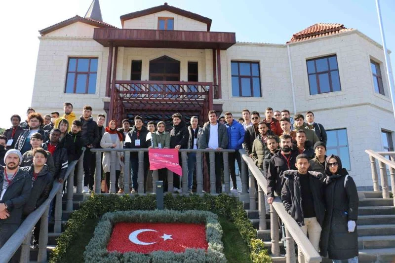 Afyonlu gençlere ’Anadoluyuz Biz’ projesi kapsamında Adnan Menderes, anlatıldı
